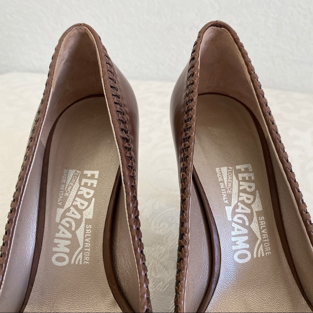 salvatore ferragamo whipstitch peep toe pumps - Picture 6 of 7